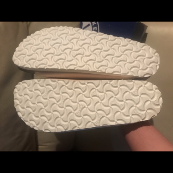 Birkenstock sz 38-39-40-41 - Picture 6 of 7